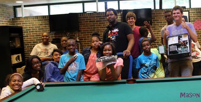 Young students learning how computers work at Mason Park